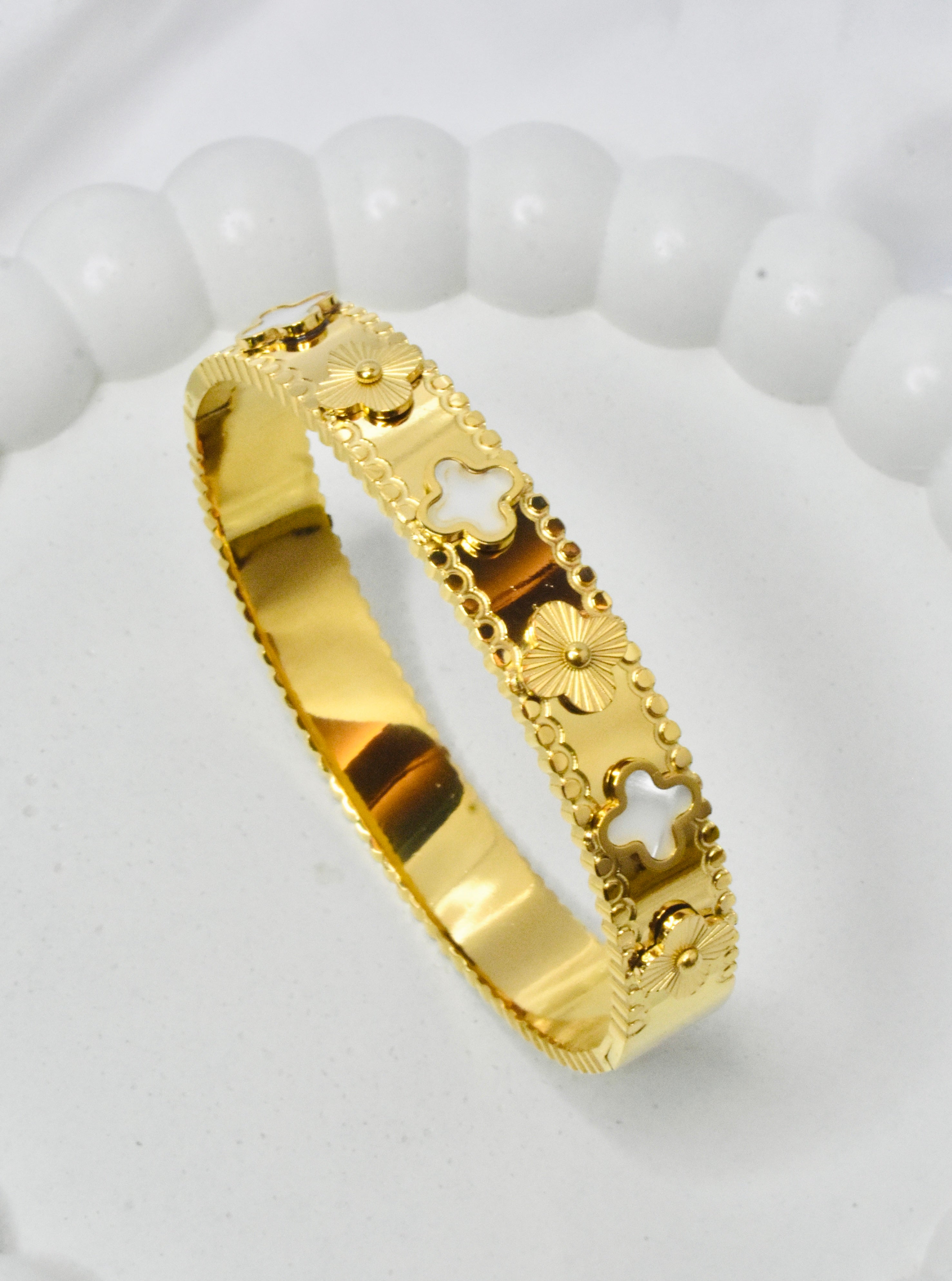 WHITE & GOLD CLOVER BRACELET