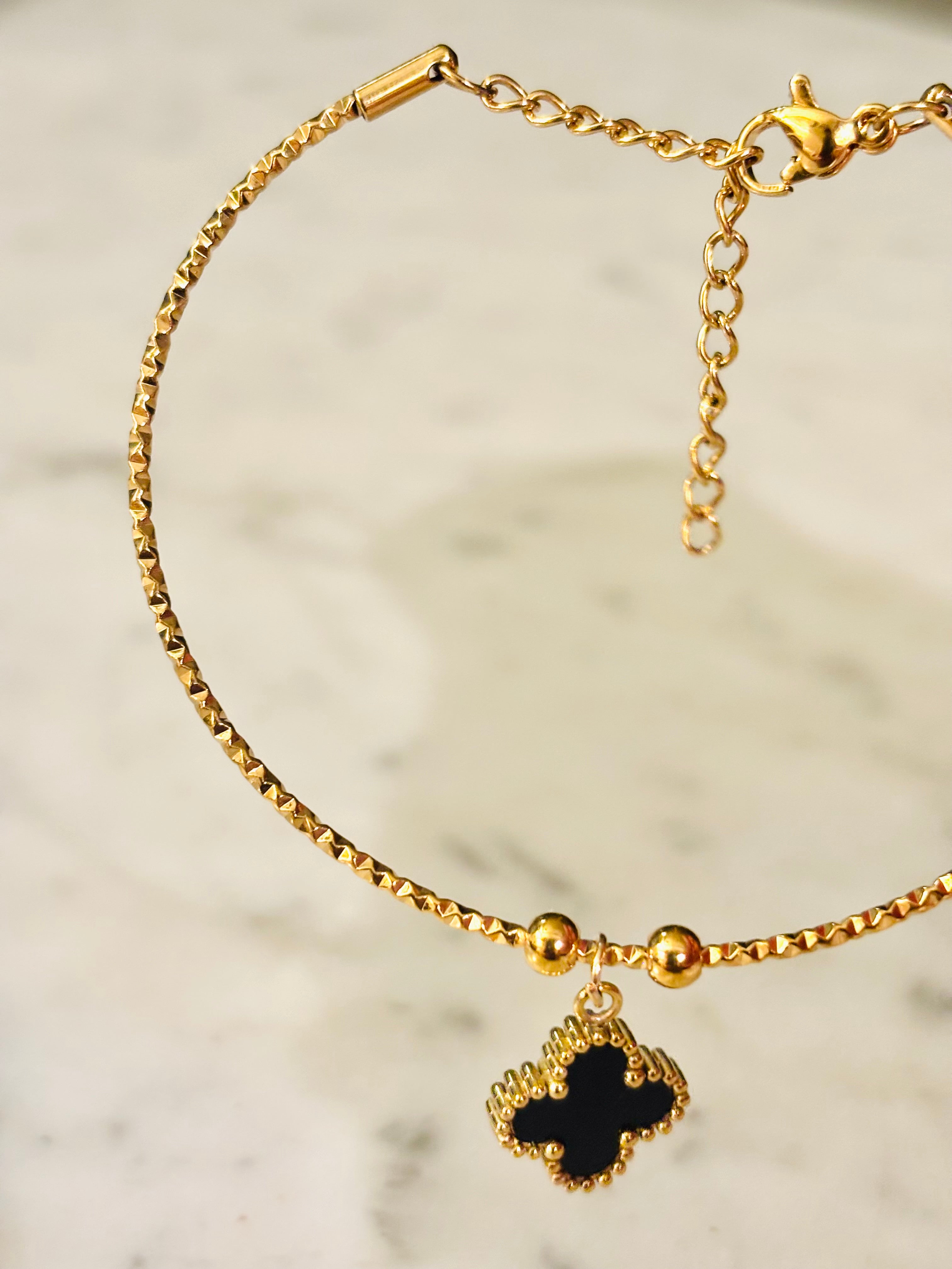 MINIMAL BLACK CLOVER BRACELET