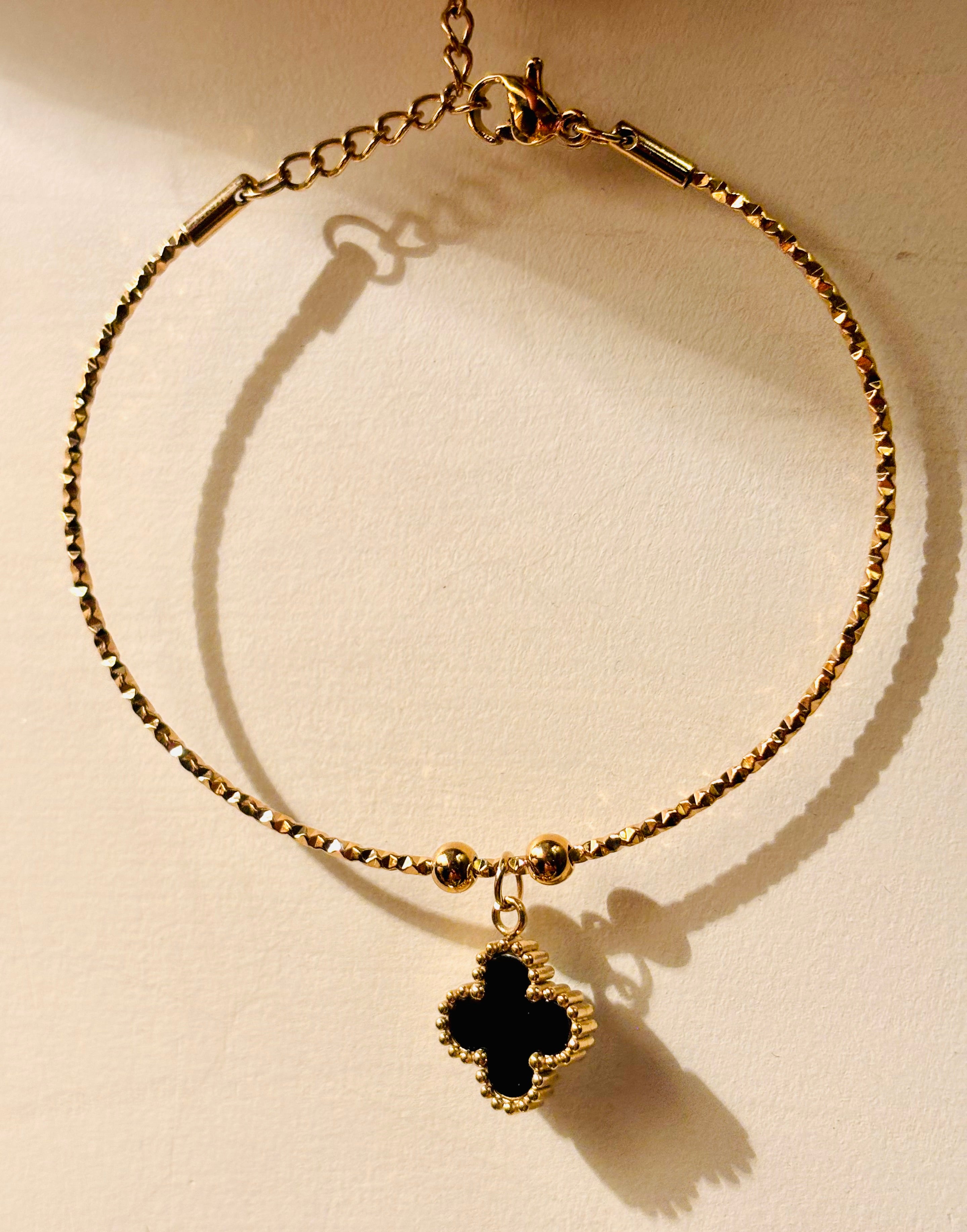 MINIMAL BLACK CLOVER BRACELET