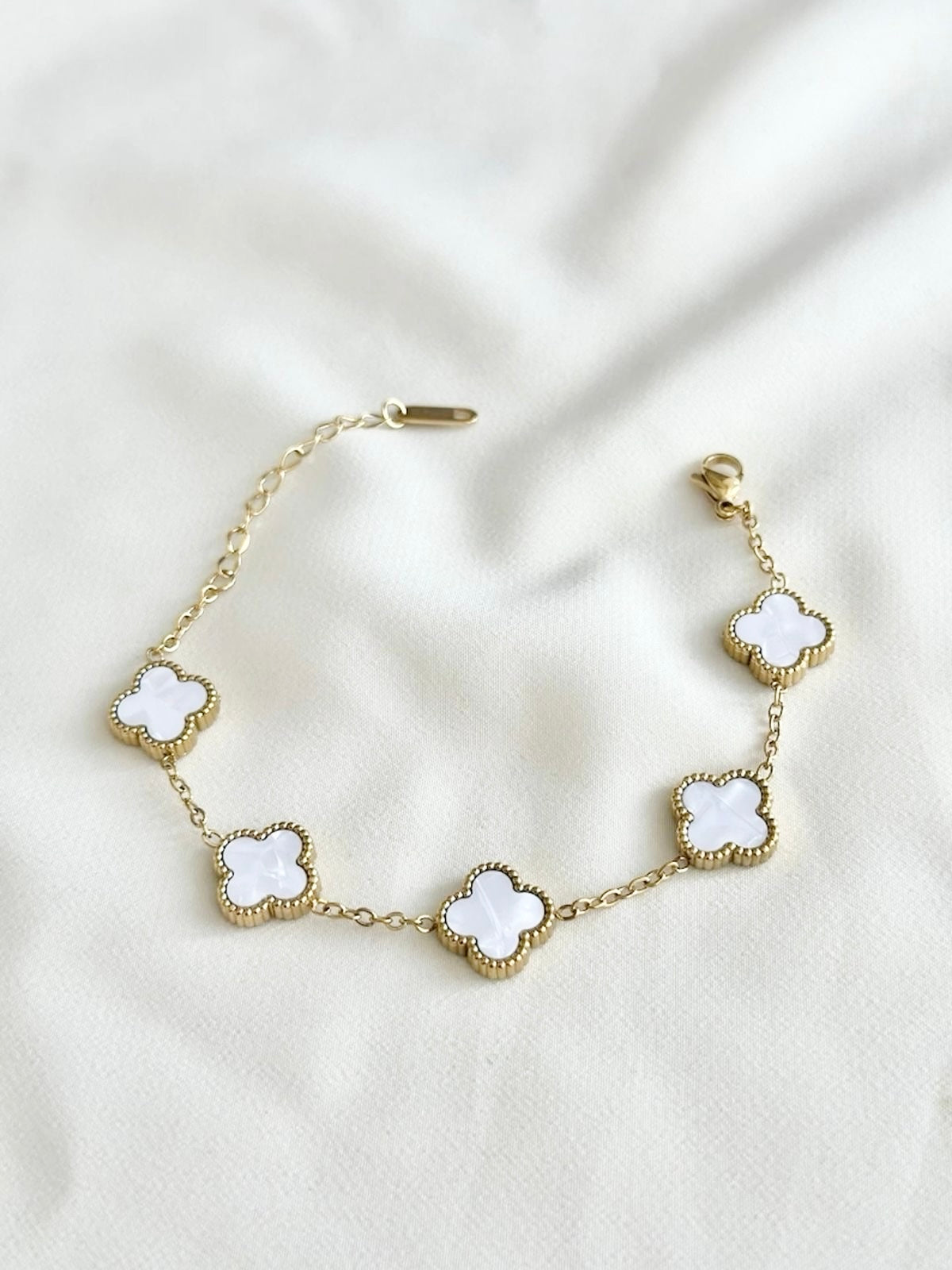 WHITE CLOVER BRACELET
