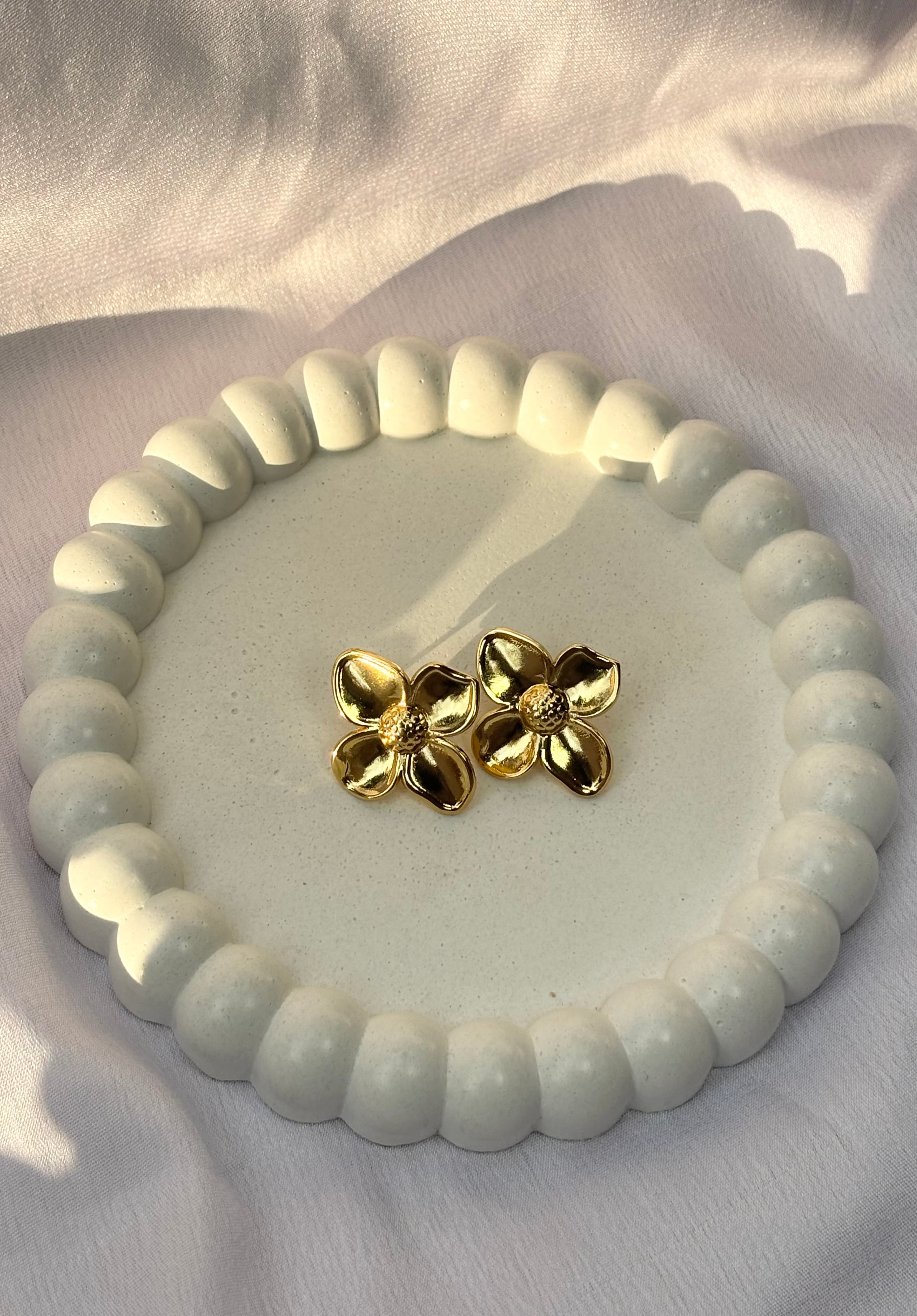 GOLD FLOWER STUDS