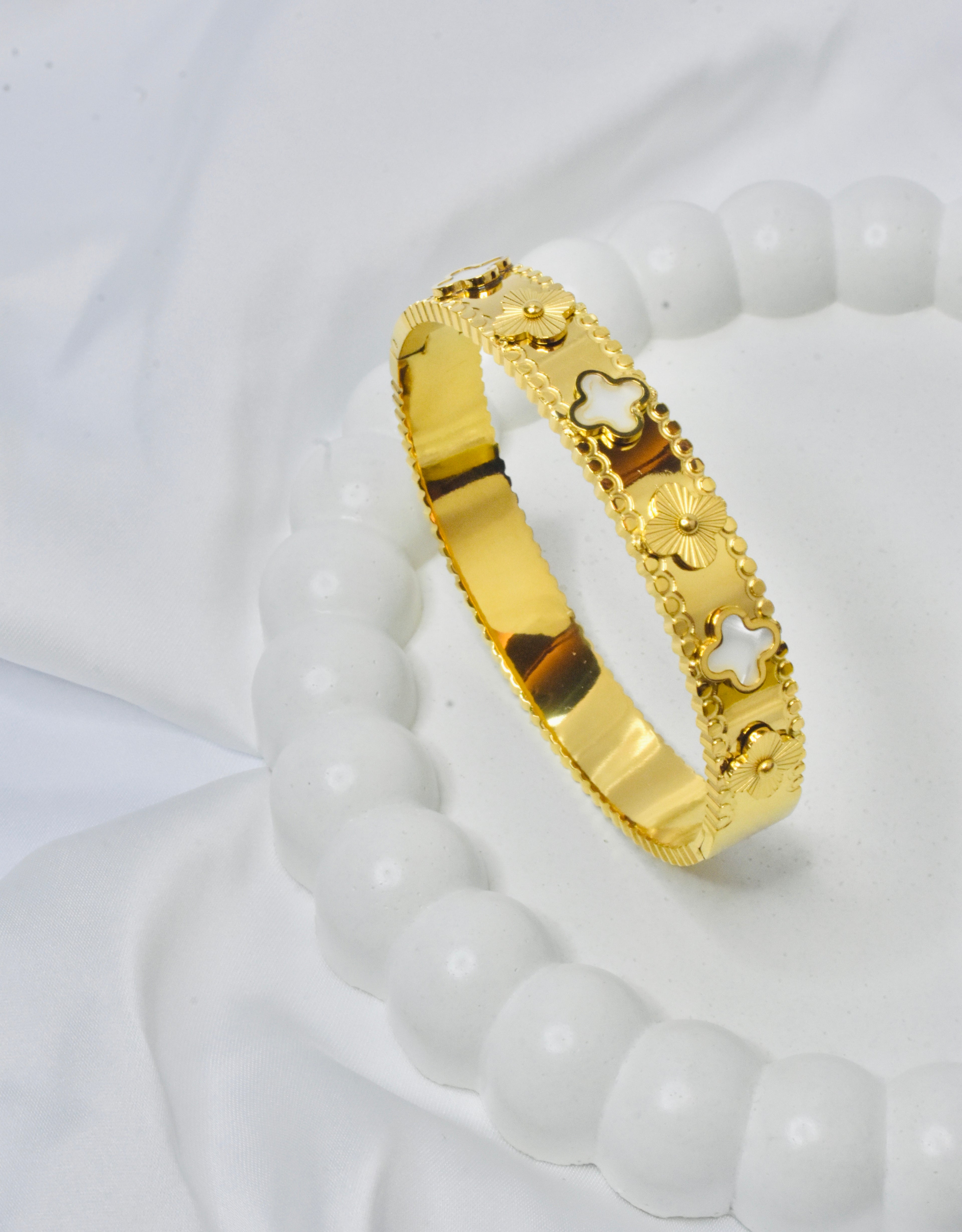 WHITE & GOLD CLOVER BRACELET