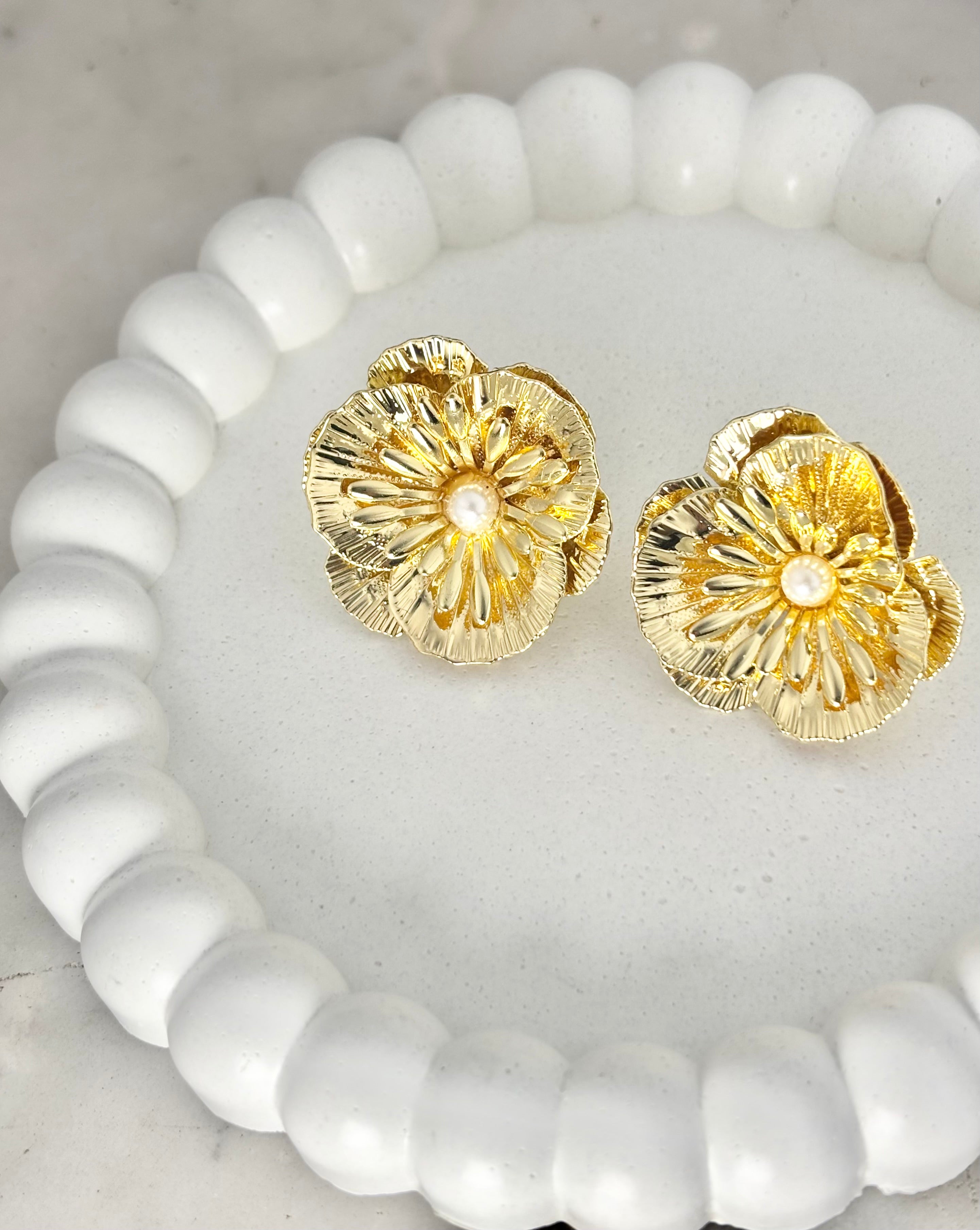 FLORA PEARL STUDS