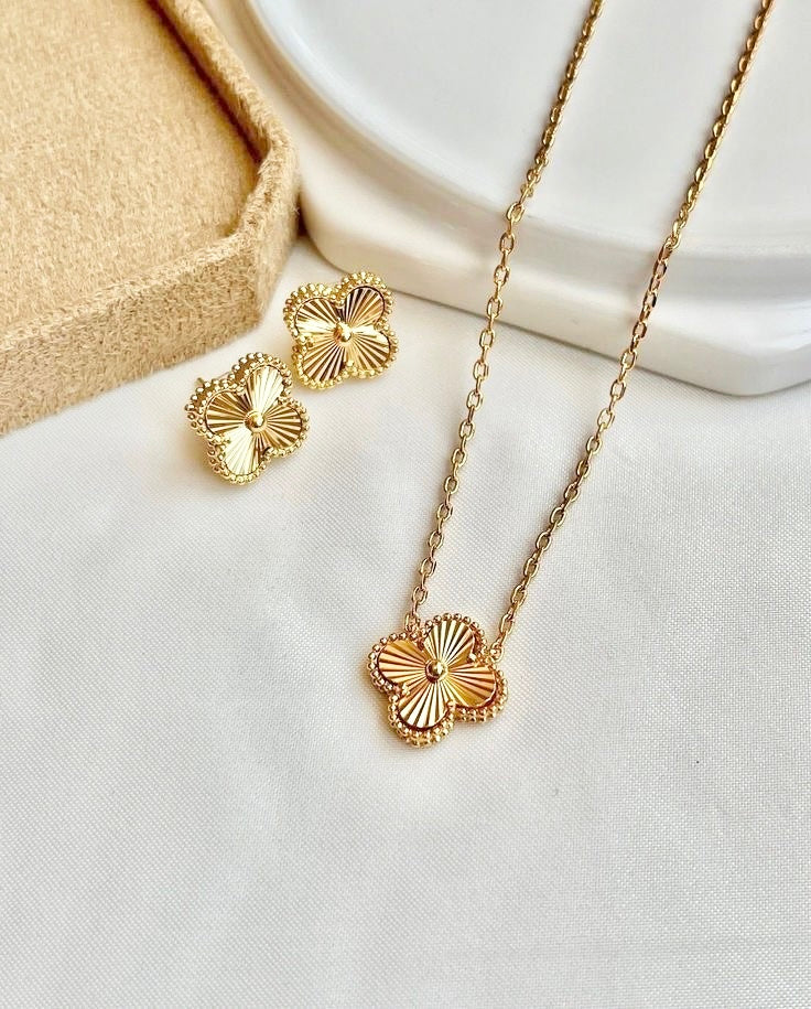 VAN CLEEF GOLD PENDANT AND STUDS SET