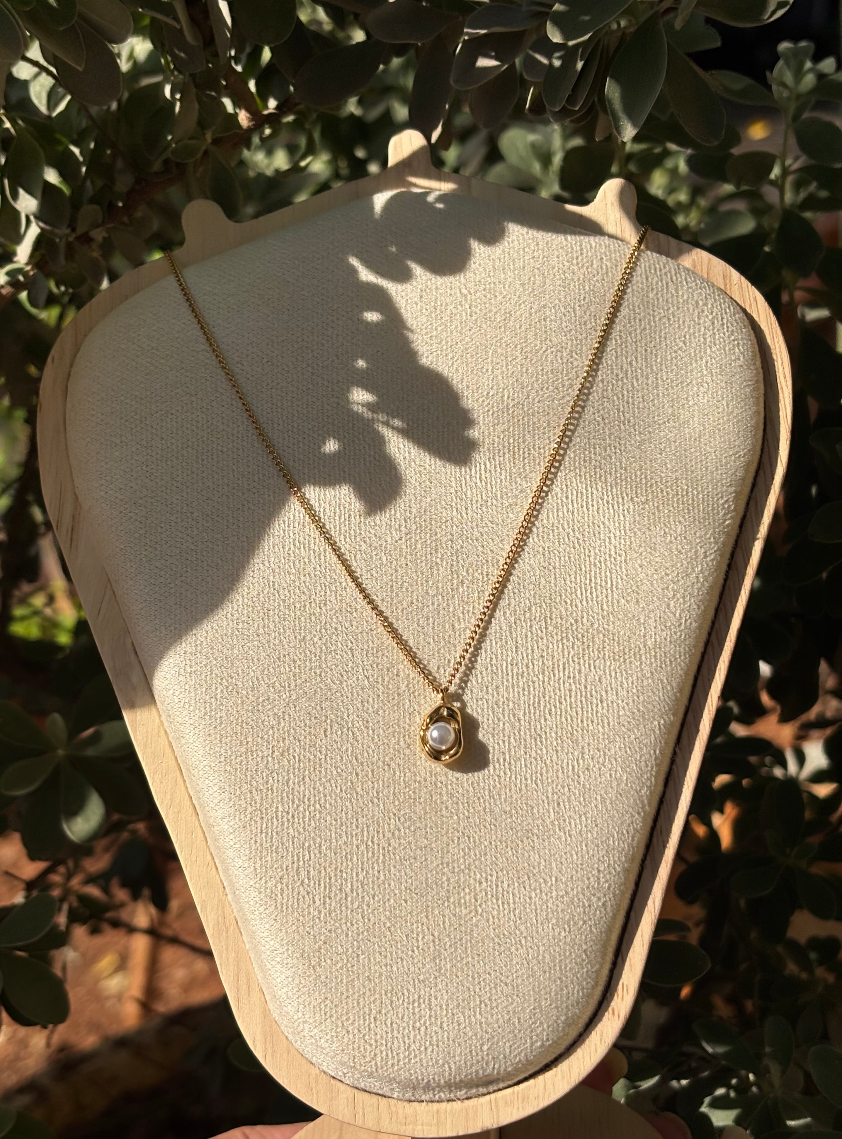 THE SOL PEARL NECKLACE