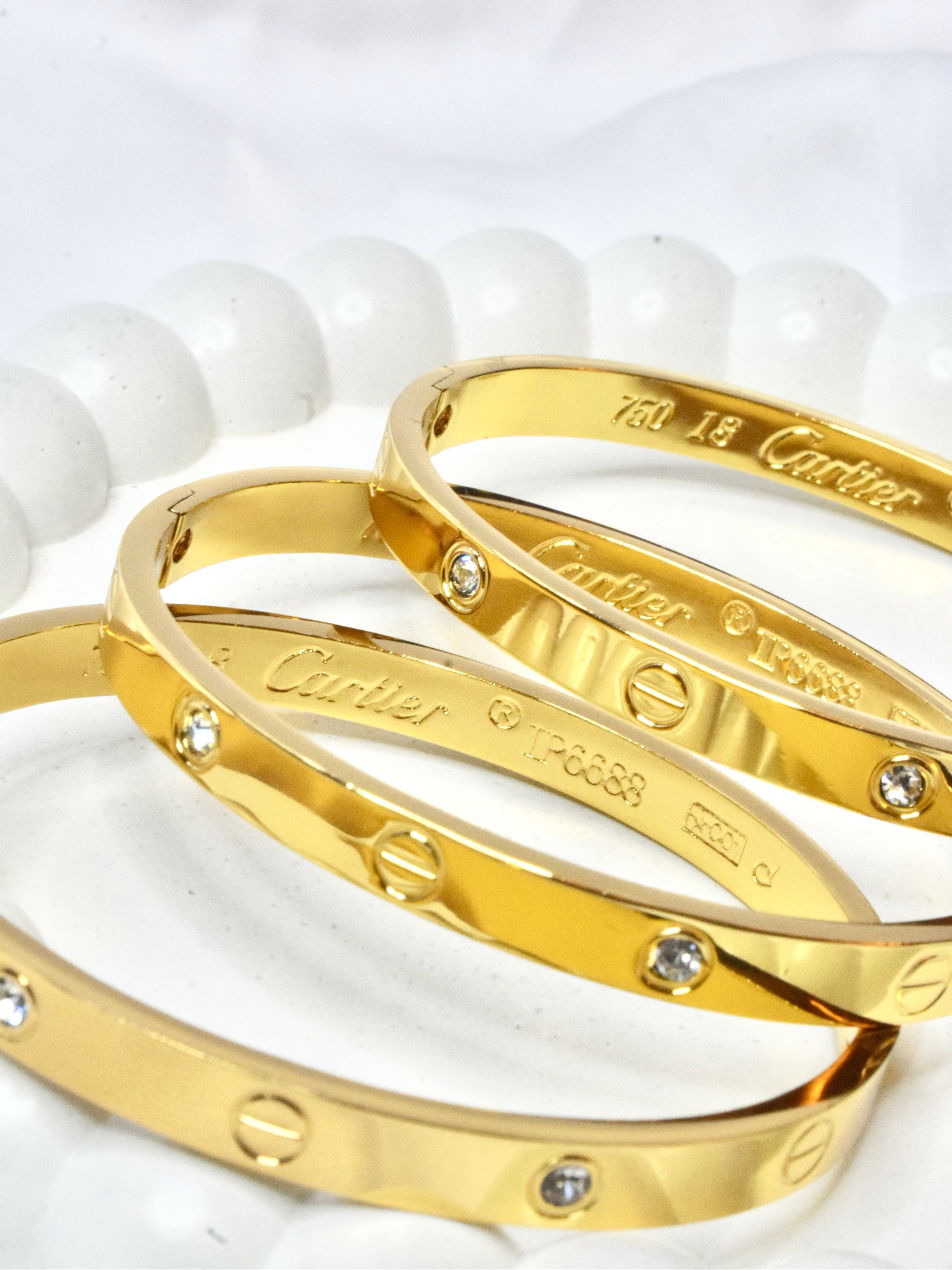 CLASSIC LOVE BANGLE BRACELET