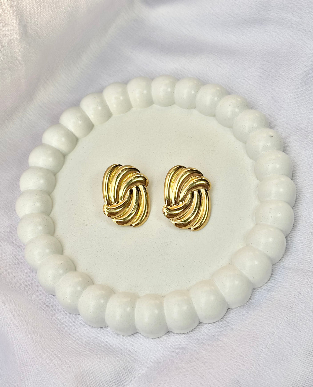 GOLD DRAPE STUDS