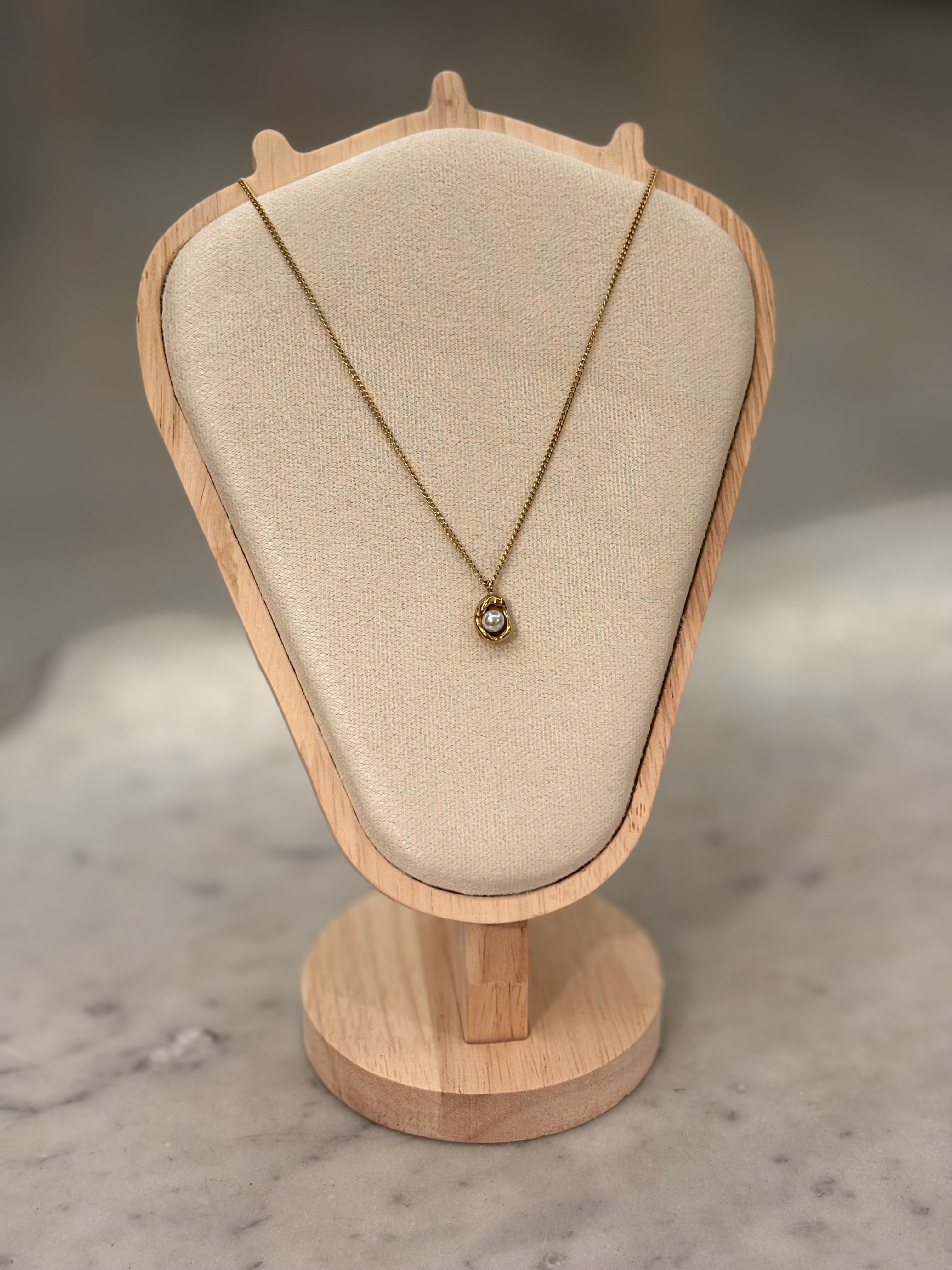 THE SOL PEARL NECKLACE