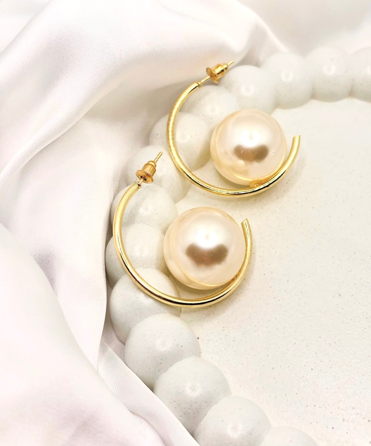 FLOATING PEARL HOOPS