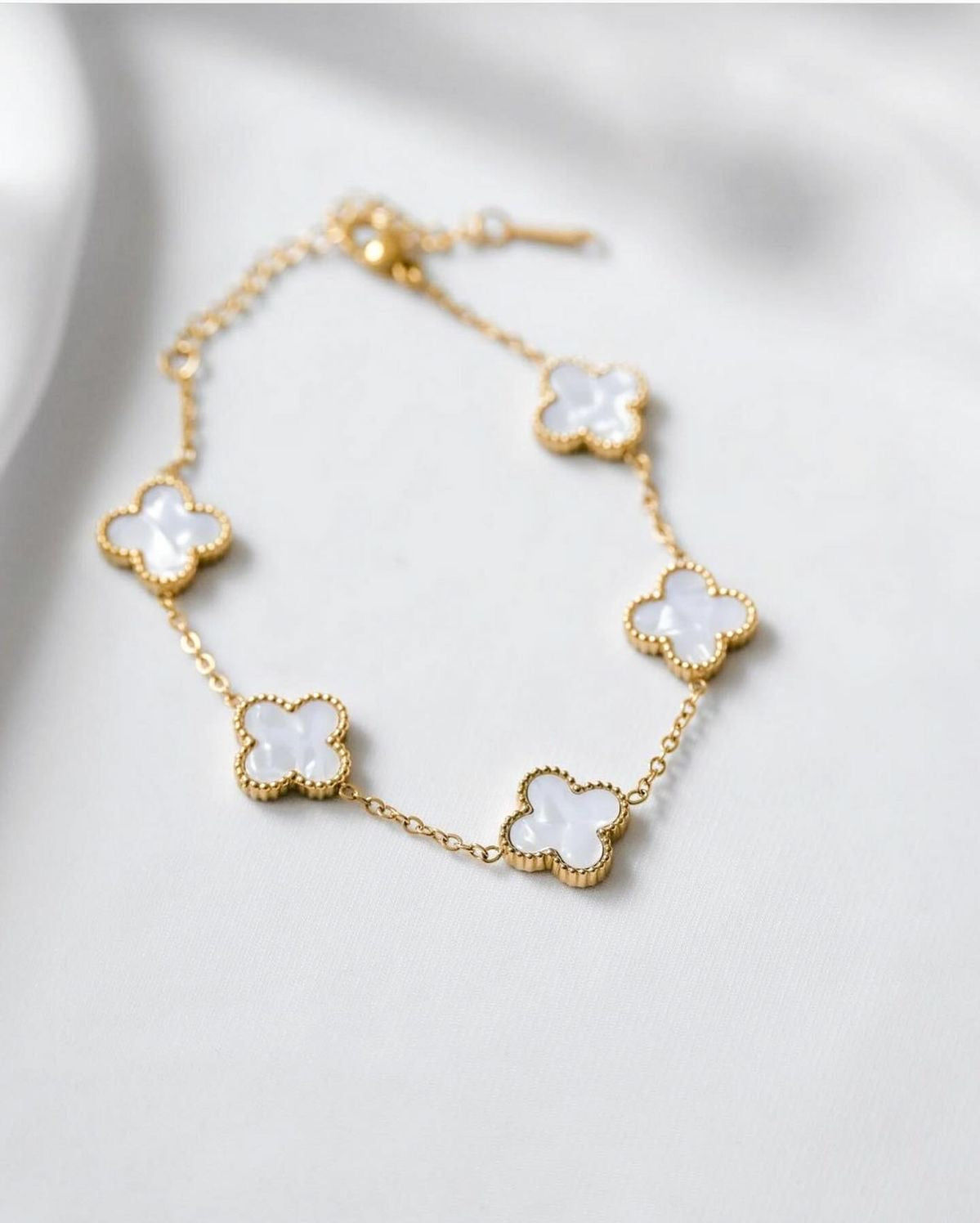 WHITE CLOVER BRACELET