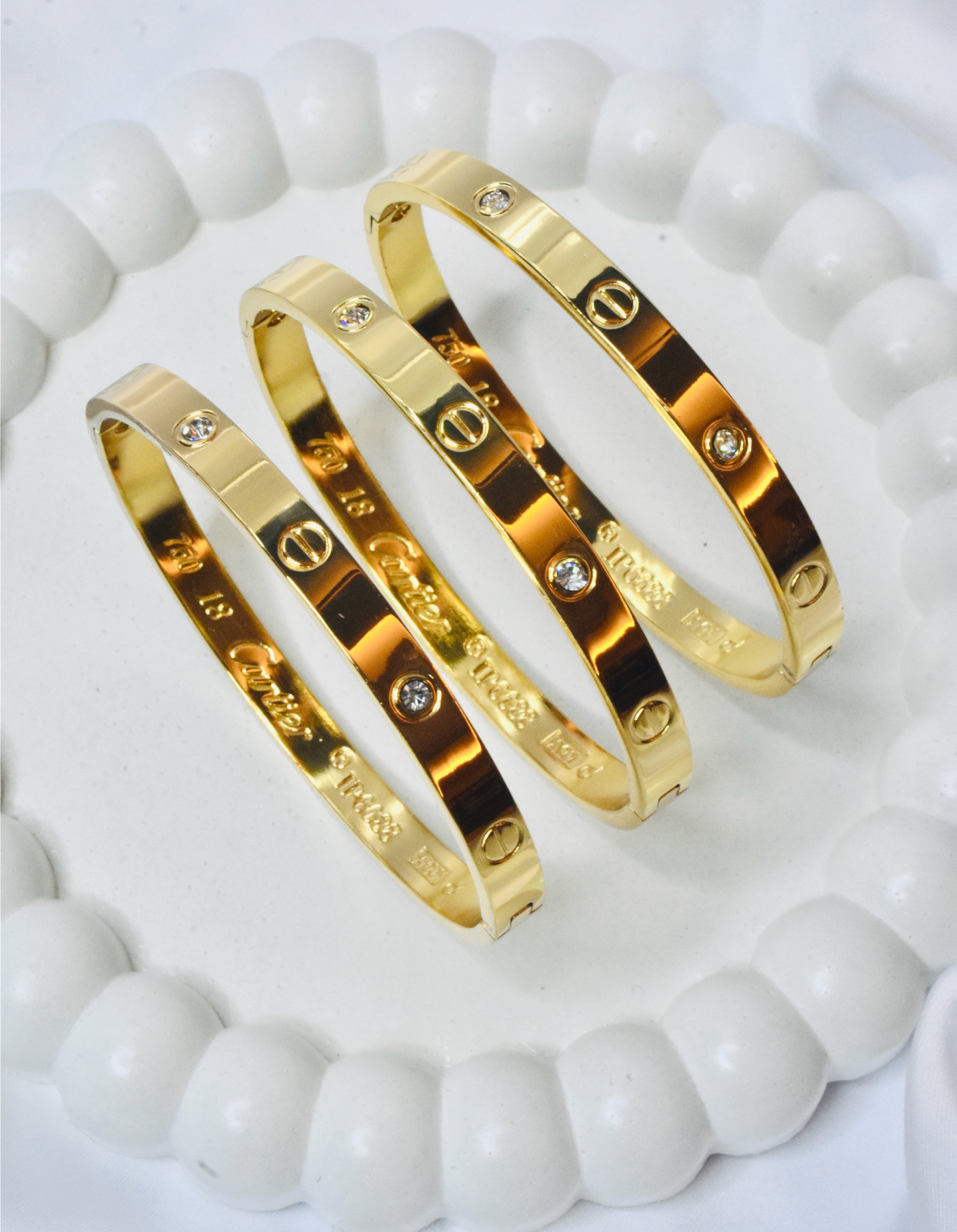 CLASSIC LOVE BANGLE BRACELET