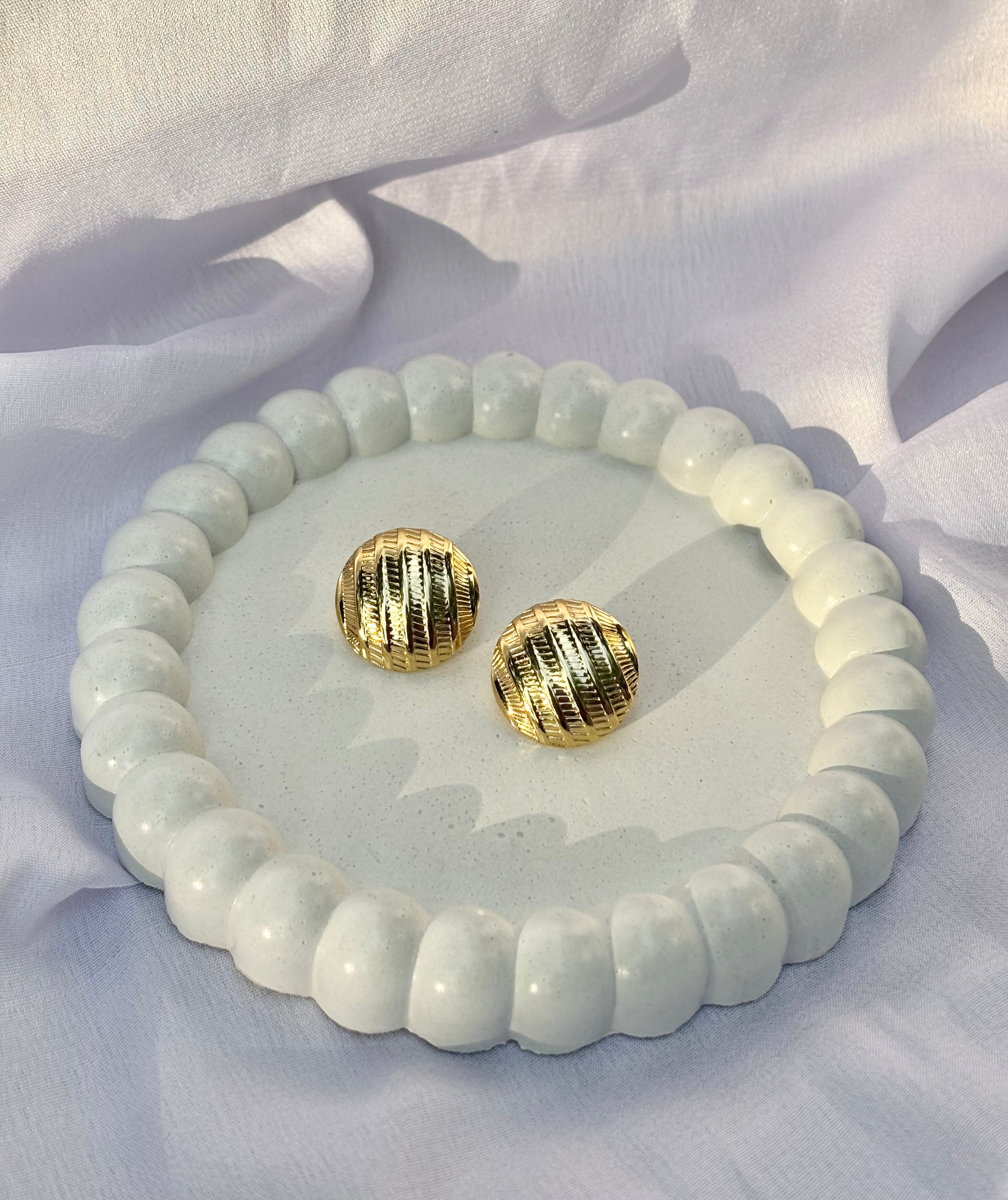 TEXTURED CIRCLE STUDS