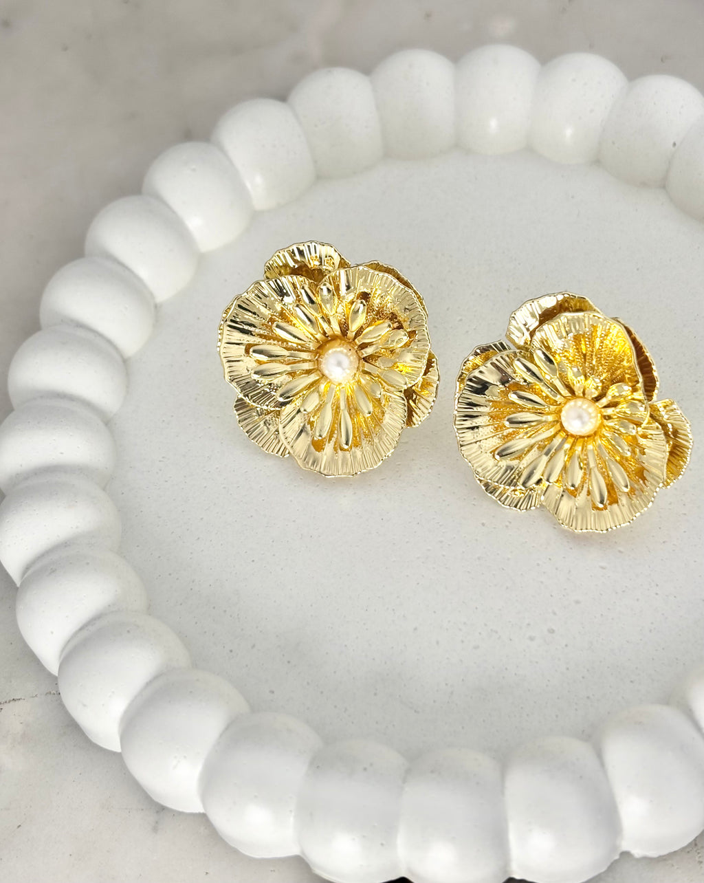 FLORA PEARL STUDS