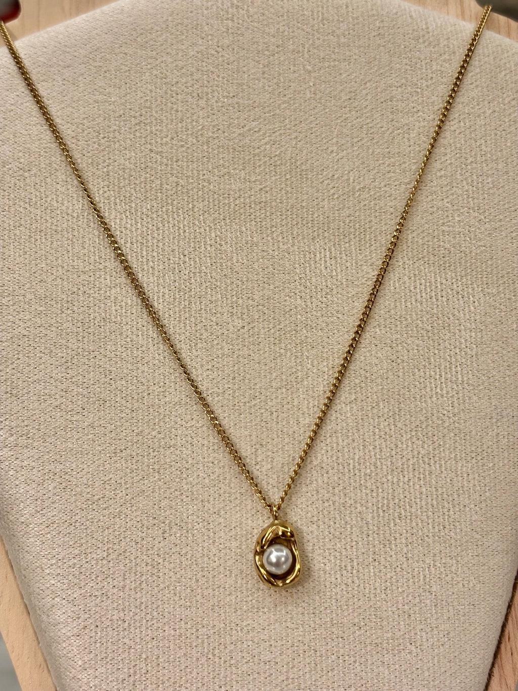 THE SOL PEARL NECKLACE