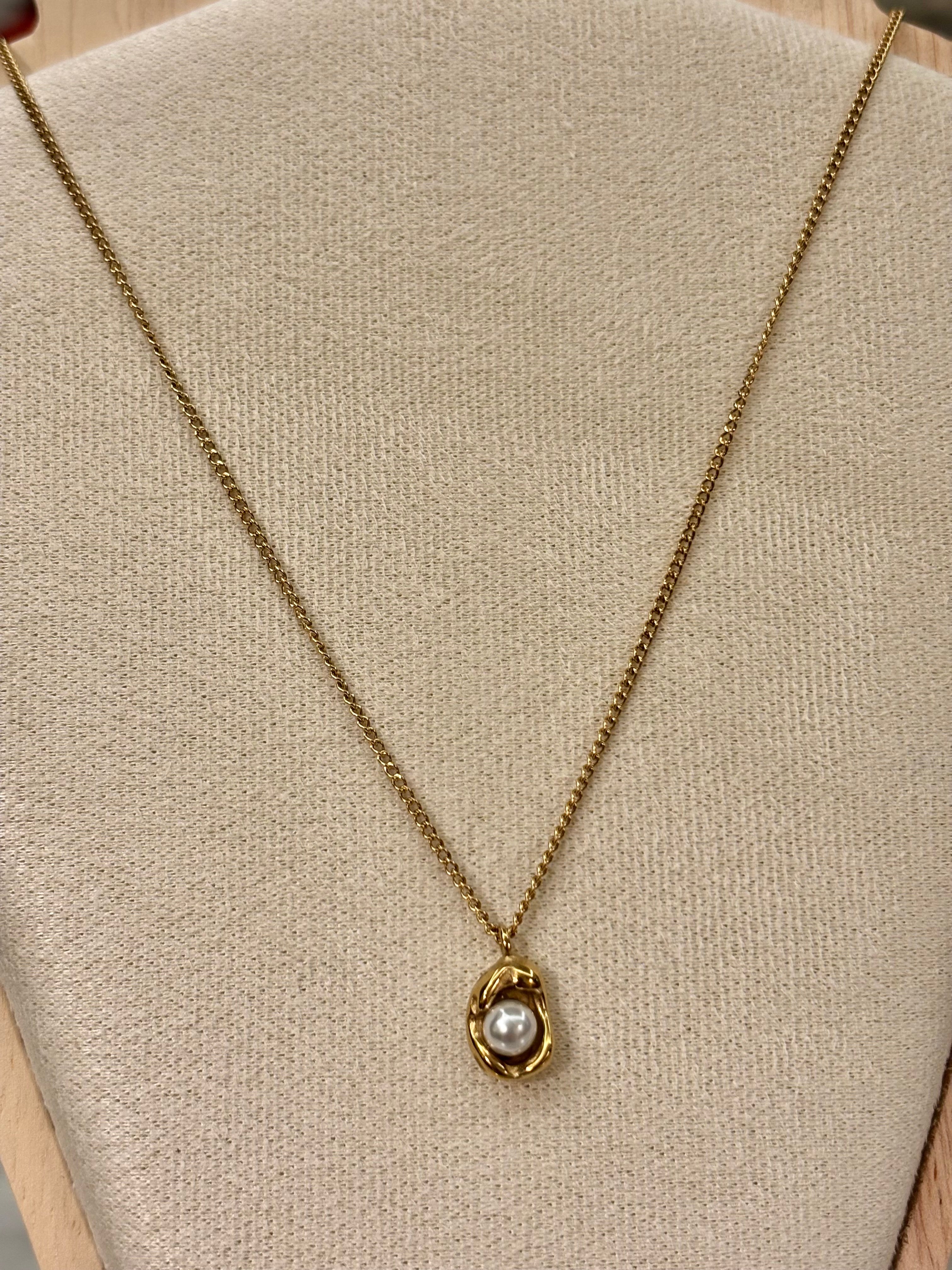 THE SOL PEARL NECKLACE