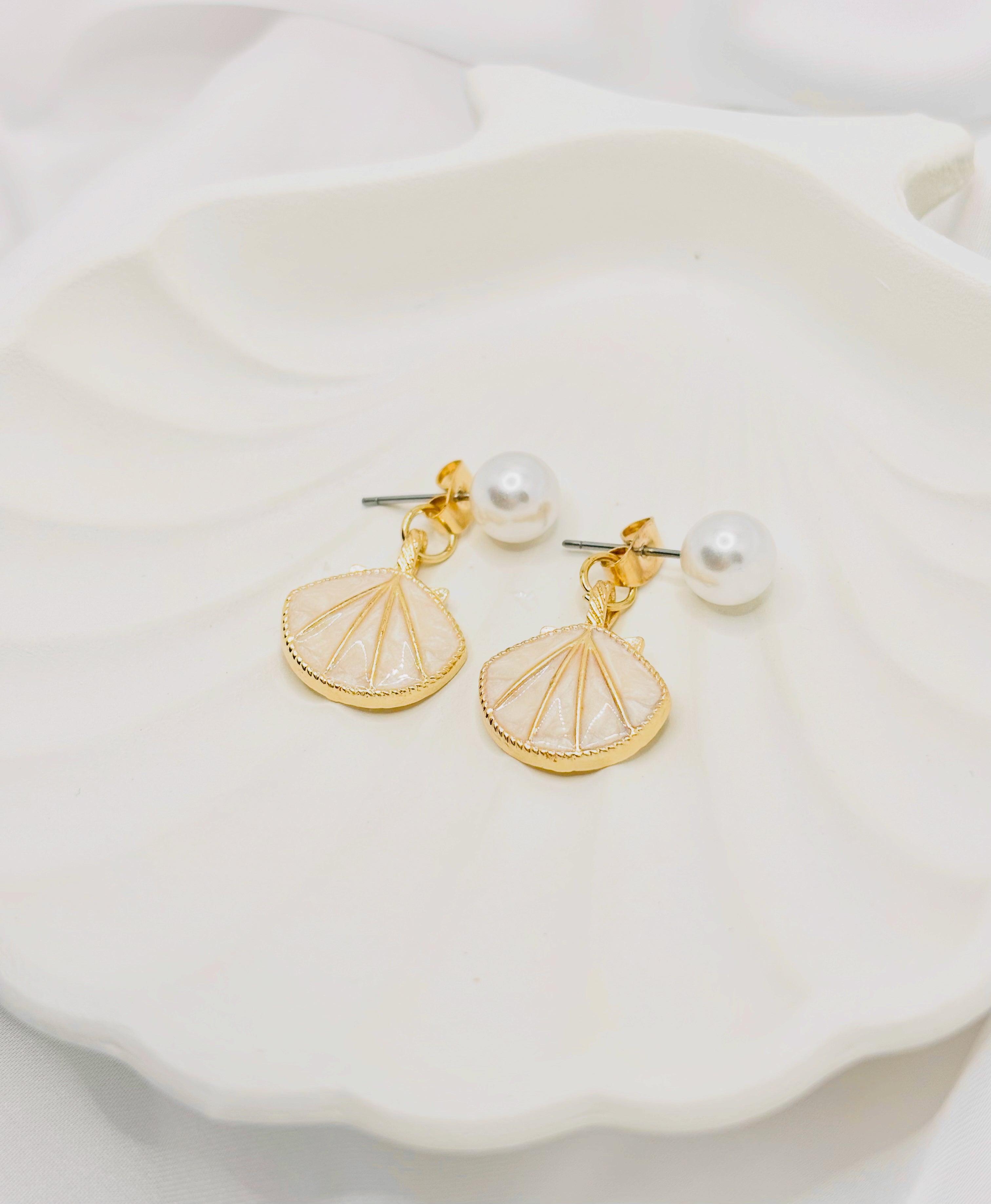 PEARL WITH SEA SHELL