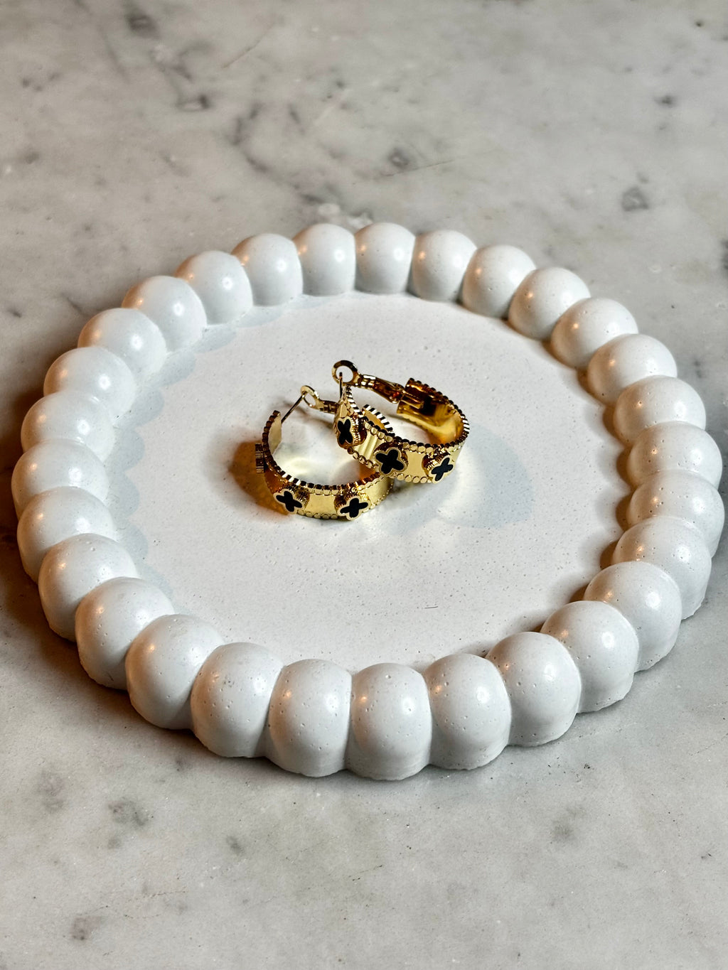 BLACK VAN CLEEF CLOVER LOOPS