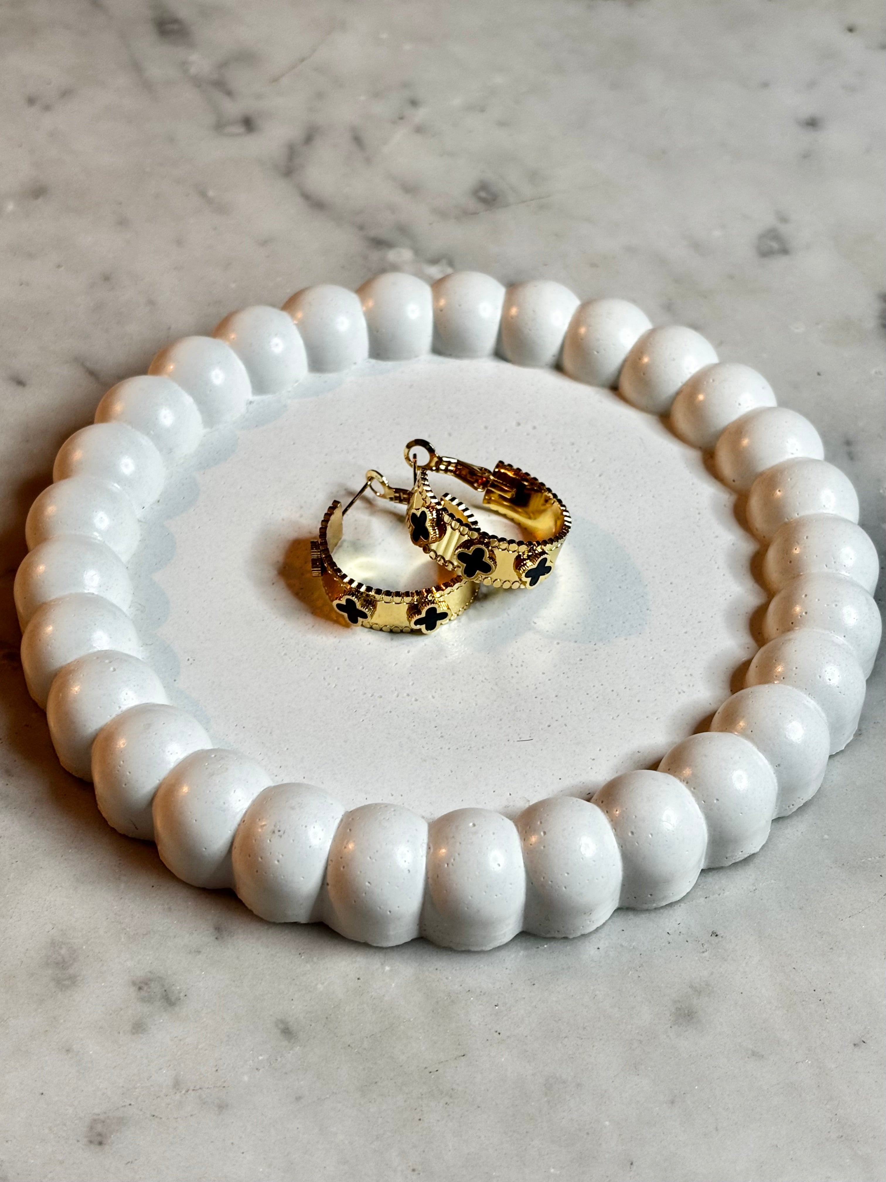 BLACK VAN CLEEF CLOVER LOOPS