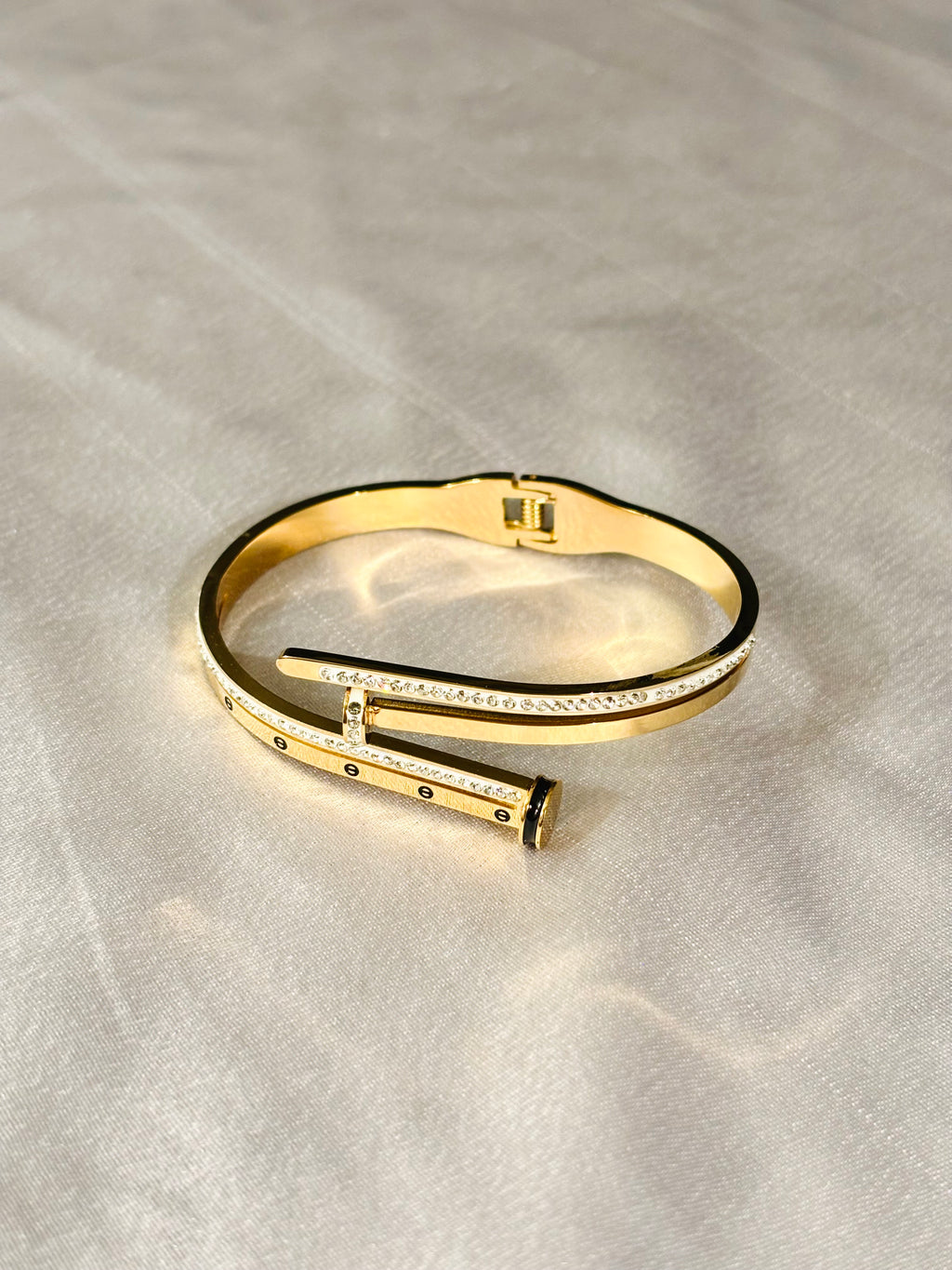 STATEMENT BLACK & WHITE BANGLE BRACELET