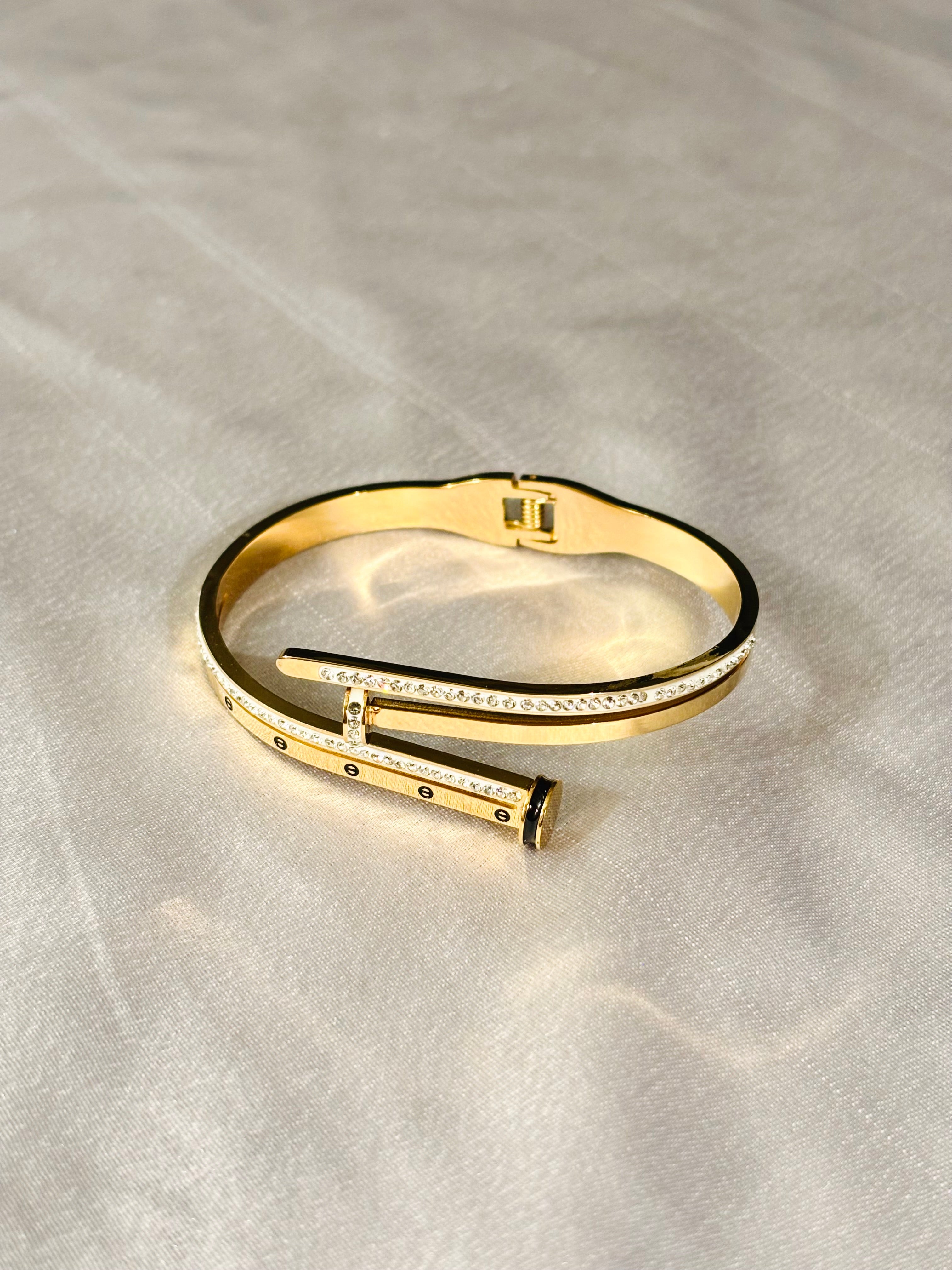STATEMENT BLACK & WHITE BANGLE BRACELET