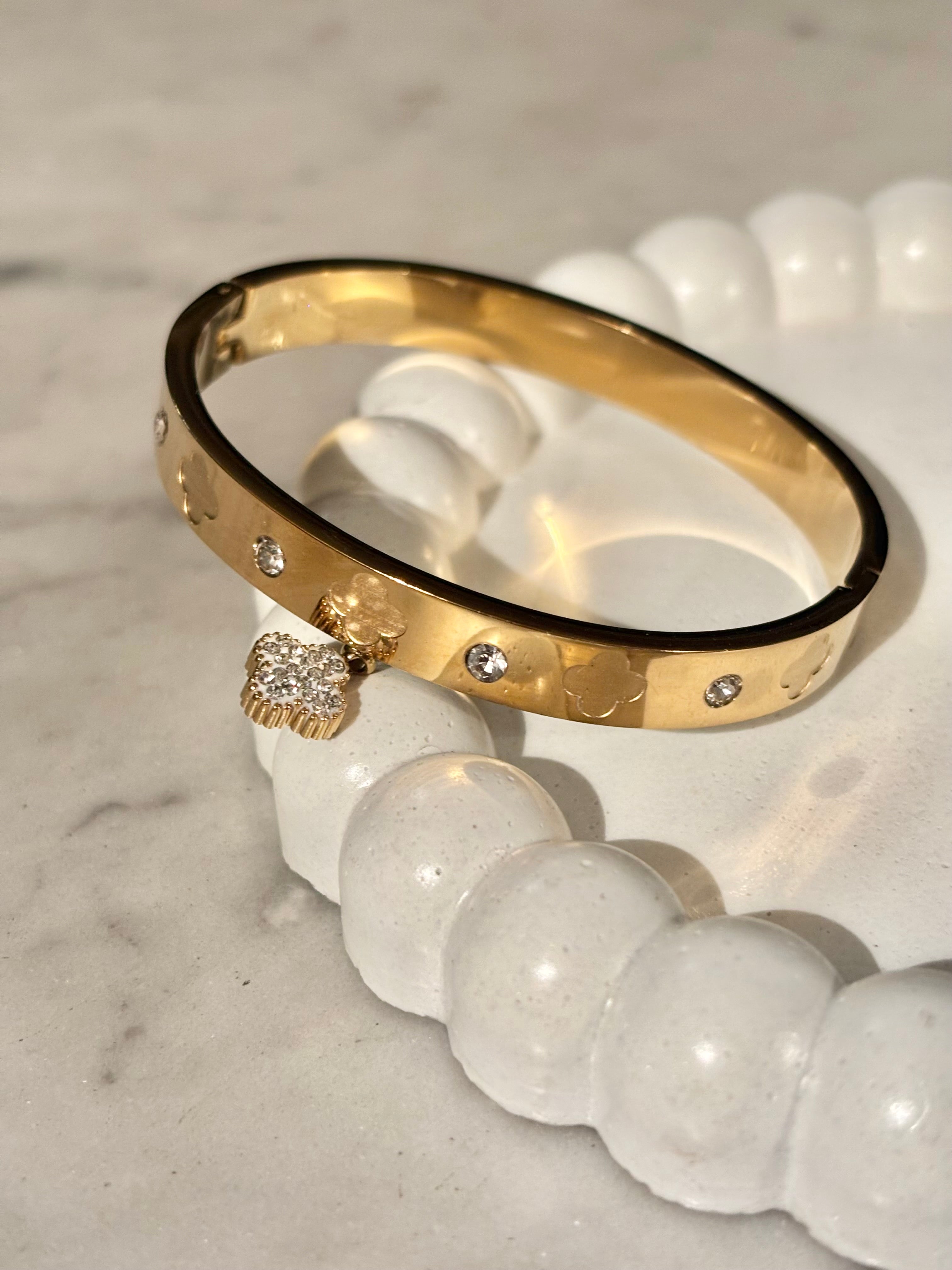 GOLD CLOVER CHARM BRACELET