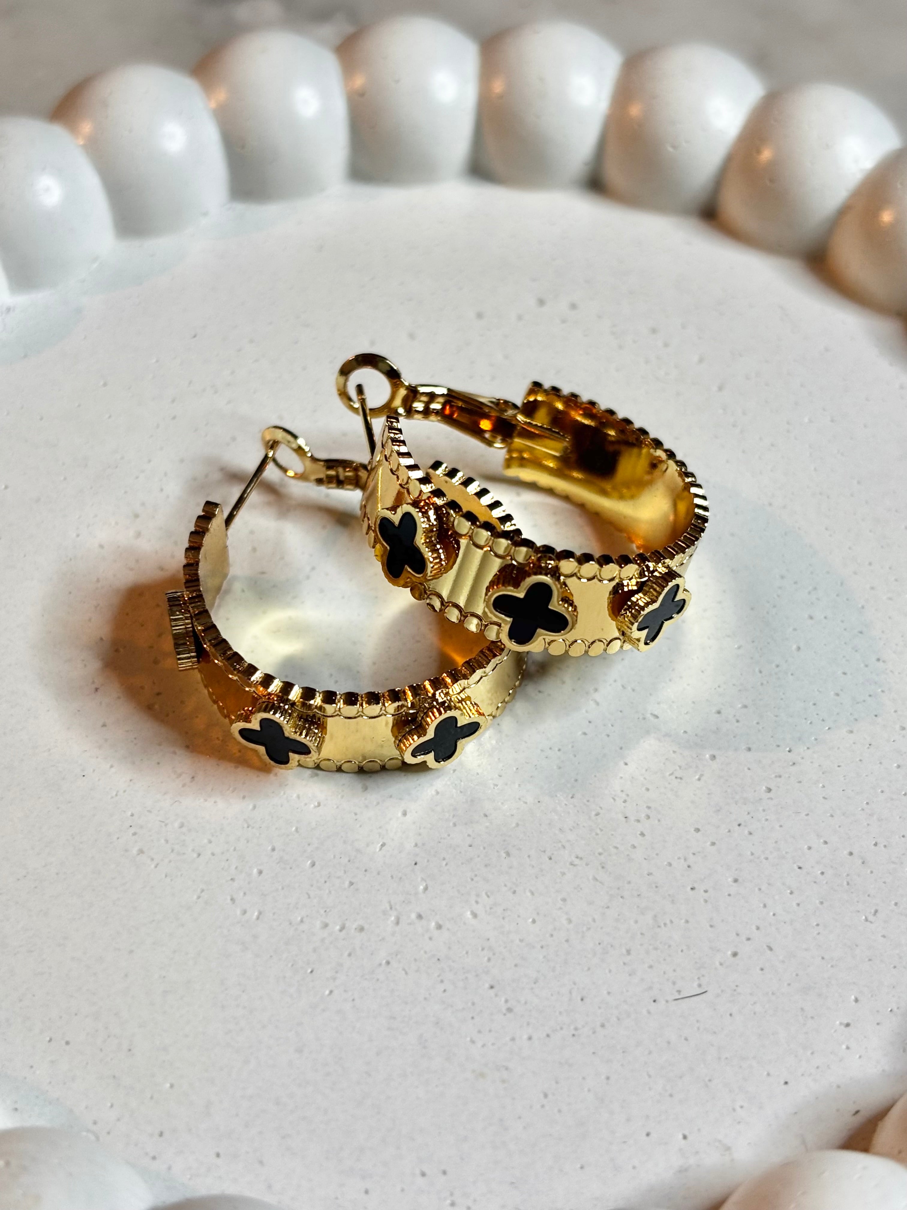 BLACK VAN CLEEF CLOVER LOOPS