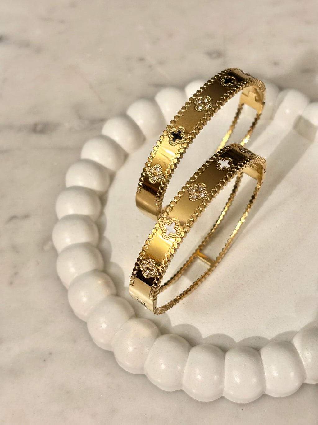 REGAL BLACK CLOVER BANGLE