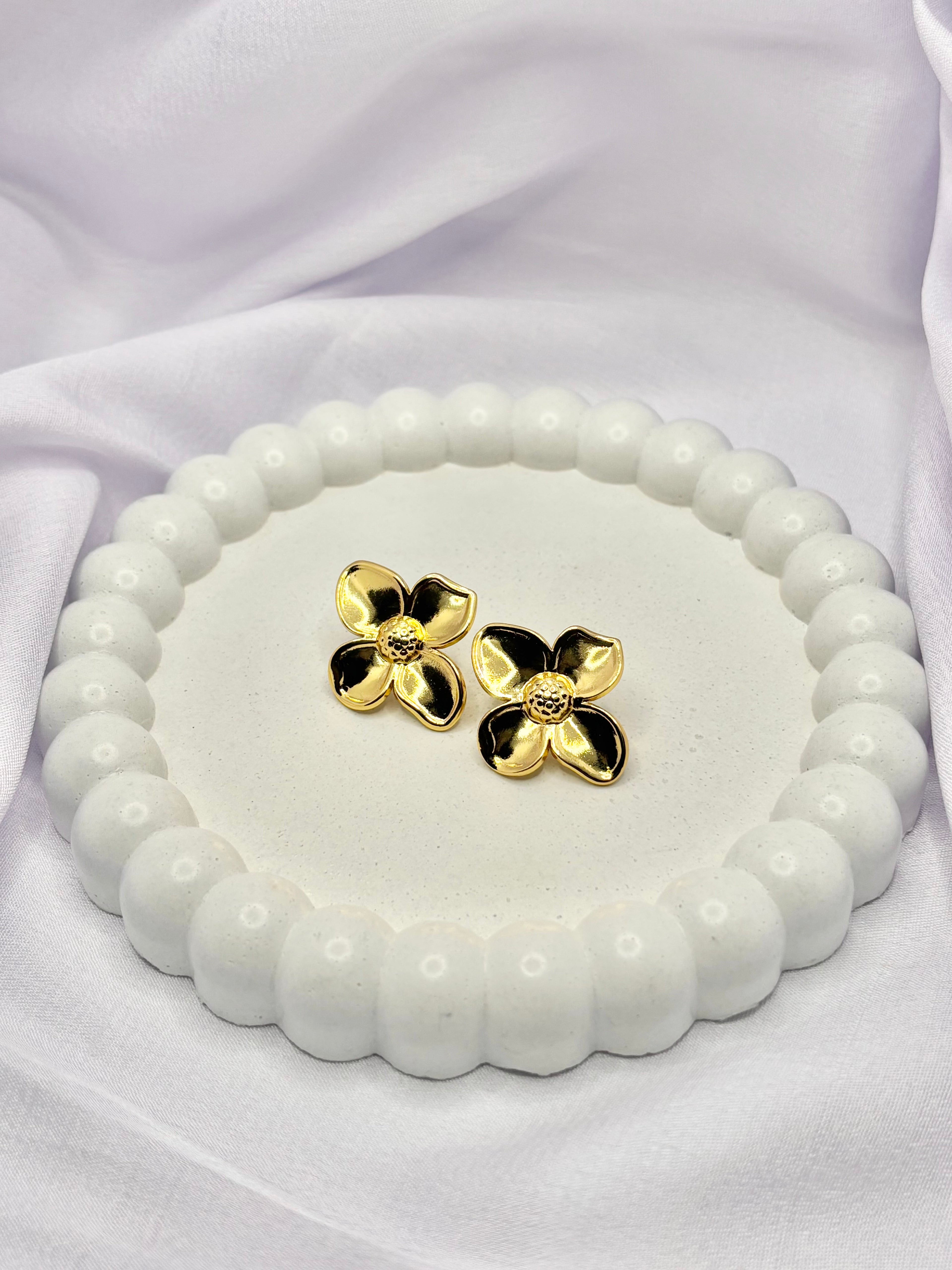 GOLD FLOWER STUDS